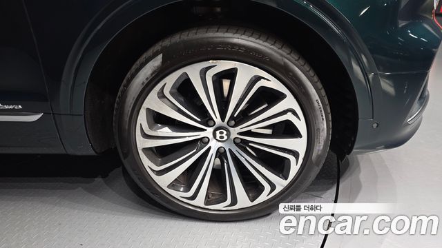 Bentley Bentayga 4.0 V8 EWB First Edition - фото 4