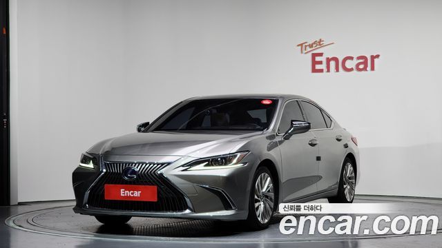Lexus ES 300h 7-го поколения Luxury Plus - фото 0