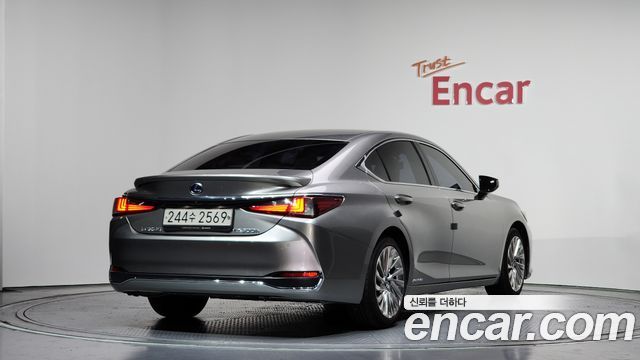 Lexus ES 300h 7-го поколения Luxury Plus - фото 1