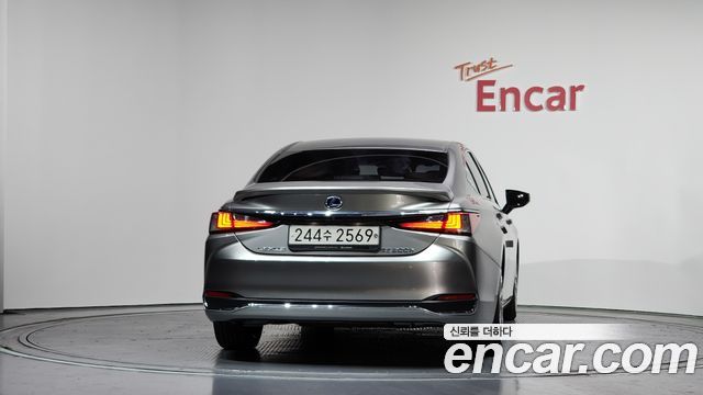 Lexus ES 300h 7-го поколения Luxury Plus - фото 3