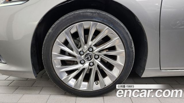Lexus ES 300h 7-го поколения Luxury Plus - фото 4