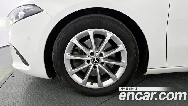 Mercedes-Benz A-Class W177 A220 Hatchback - фото 4
