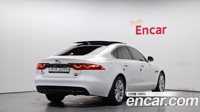 Jaguar XF X260 25t Portfolio - фото 1