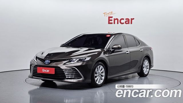 Toyota Camry XV70 2.5 LE Hybrid - фото 0