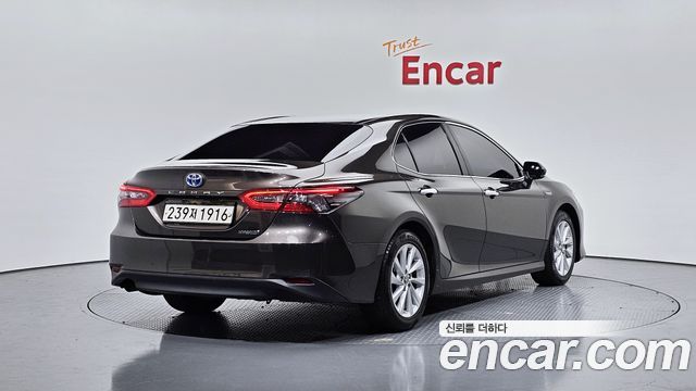 Toyota Camry XV70 2.5 LE Hybrid - фото 1