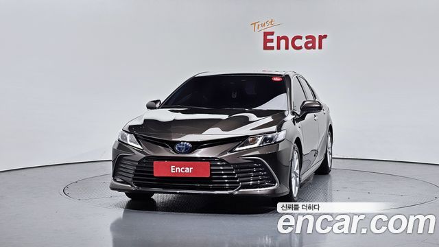 Toyota Camry XV70 2.5 LE Hybrid - фото 2