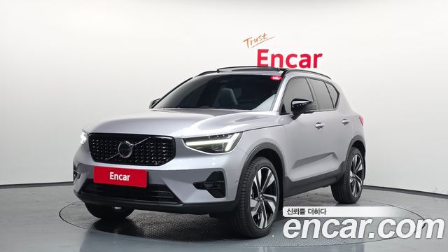 Volvo XC40 B4 Ultra Dark - фото 0