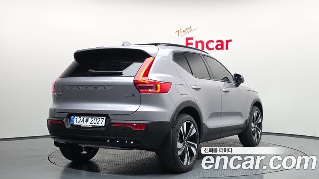 Volvo XC40 B4 Ultra Dark - фото 1