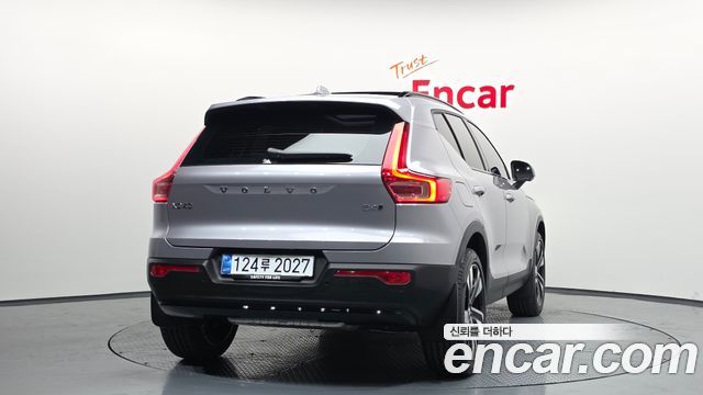 Volvo XC40 B4 Ultra Dark - фото 3