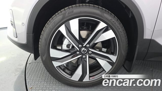 Volvo XC40 B4 Ultra Dark - фото 4
