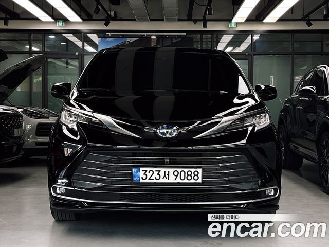 Toyota Sienna 4-го поколения 2.5 Hybrid AWD - фото 0