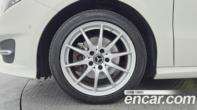 Mercedes-Benz B-Class W246 B200 d - фото 4