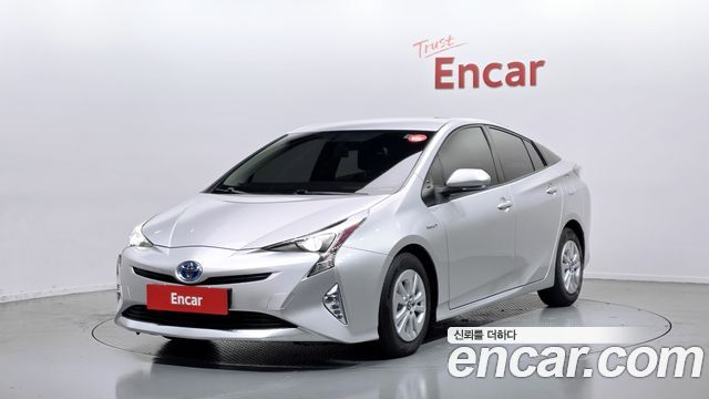 Toyota Prius 4-го поколения 1.8 E - фото 0