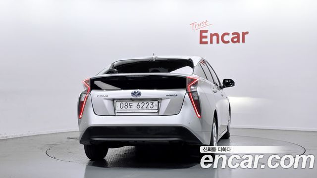 Toyota Prius 4-го поколения 1.8 E - фото 3