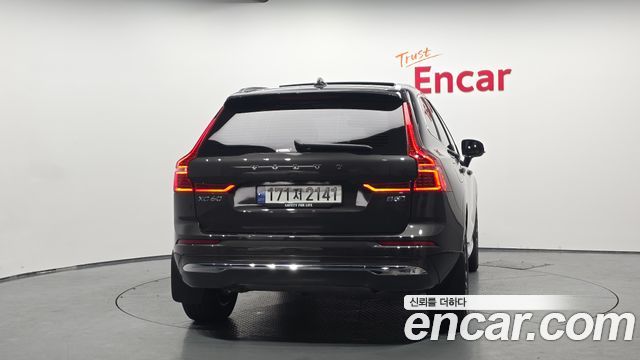 Volvo XC60 2-го поколения B5 Ultra Bright - фото 3