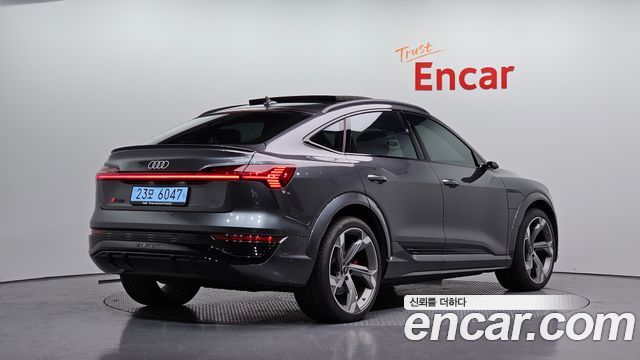 Audi SQ8 e-tron GE Quattro Sportback - фото 1