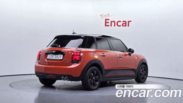 Mini Cooper 5Door Standard 3rd - фото 1