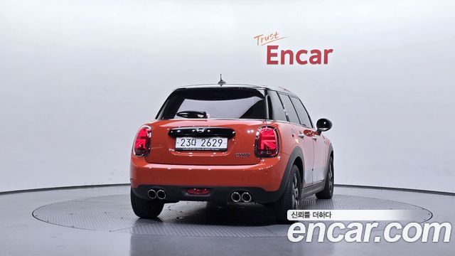 Mini Cooper 5Door Standard 3rd - фото 3