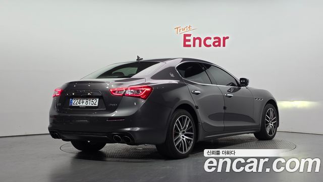 Maserati Ghibli 3.0S Q4 GranLusso 3rd - фото 1