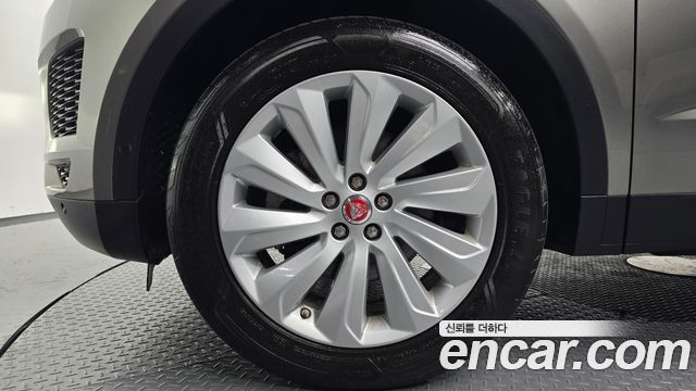 Jaguar E-PACE D180 SE - фото 4