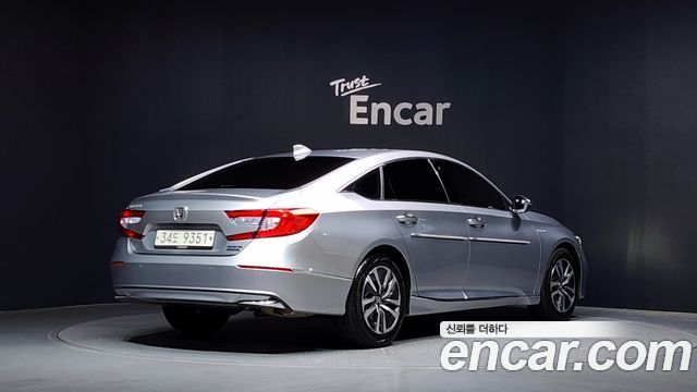 Honda Accord 10-го поколения 2.0 Hybrid Touring - фото 1