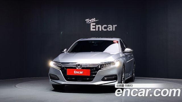 Honda Accord 10-го поколения 2.0 Hybrid Touring - фото 2