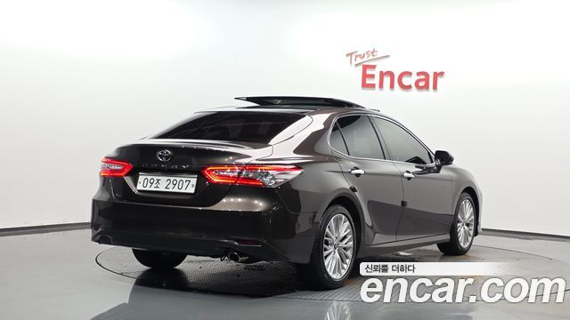 Toyota Camry XV70 2.5 - фото 0