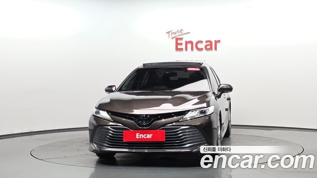 Toyota Camry XV70 2.5 - фото 1
