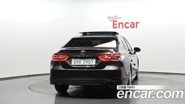 Toyota Camry XV70 2.5 - фото 2