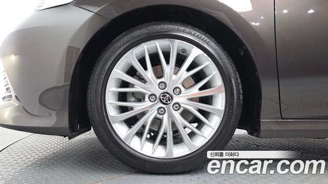 Toyota Camry XV70 2.5 - фото 3