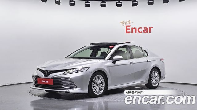 Toyota Camry XV70 2.5 - фото 0