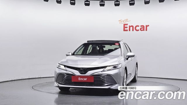 Toyota Camry XV70 2.5 - фото 2