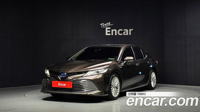 Toyota Camry XV70 2.5 XLE Hybrid - фото 0