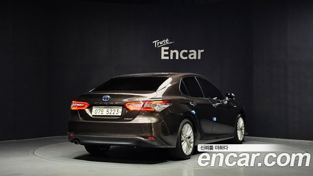 Toyota Camry XV70 2.5 XLE Hybrid - фото 1