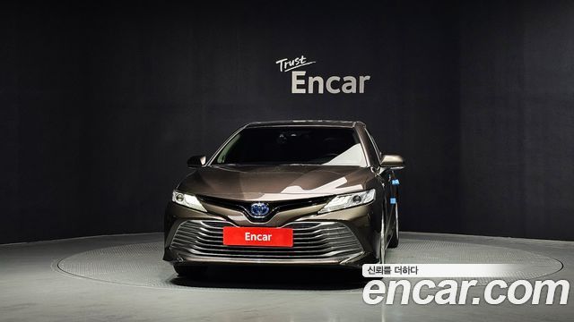 Toyota Camry XV70 2.5 XLE Hybrid - фото 2