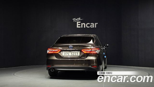 Toyota Camry XV70 2.5 XLE Hybrid - фото 3