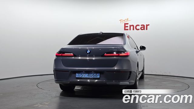 BMW i7 G70 xDrive 60 Design Pure Excellence - фото 3
