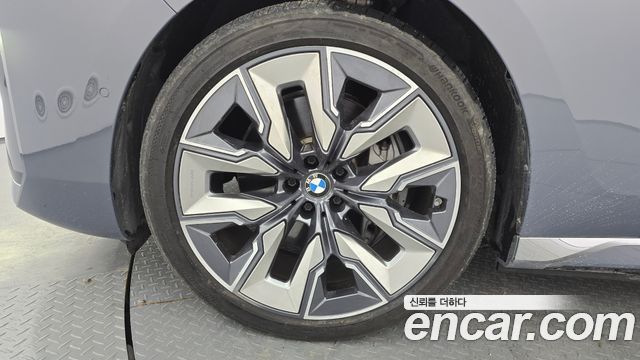 BMW i7 G70 xDrive 60 Design Pure Excellence - фото 4