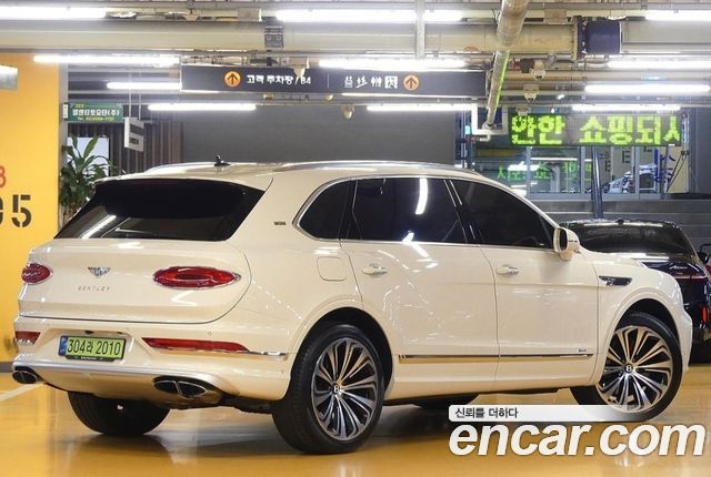 Bentley Bentayga 4.0 V8 EWB First Edition - фото 1