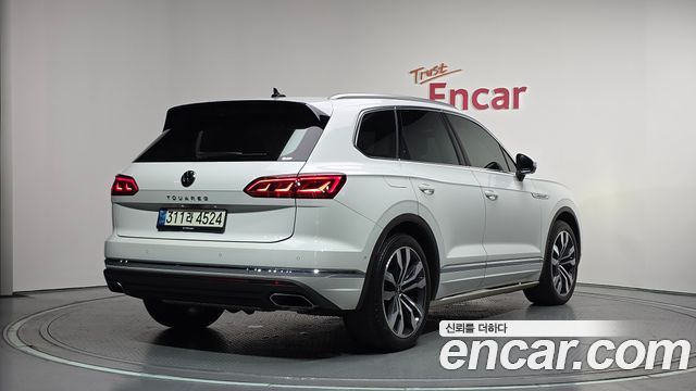Volkswagen Touareg 3-го поколения 4.0 TDI Prestige - фото 1
