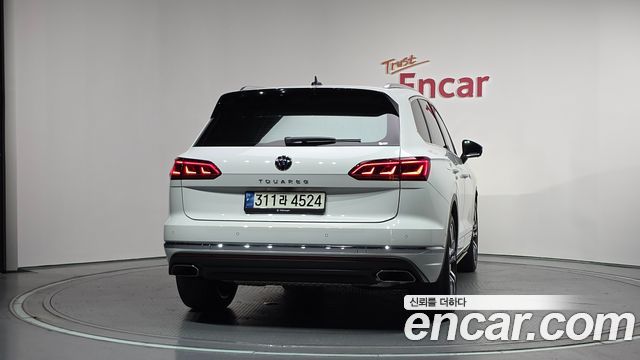 Volkswagen Touareg 3-го поколения 4.0 TDI Prestige - фото 3