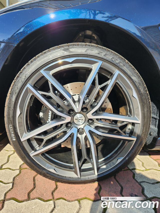 Maserati Quattroporte Q4 Modena - фото 4