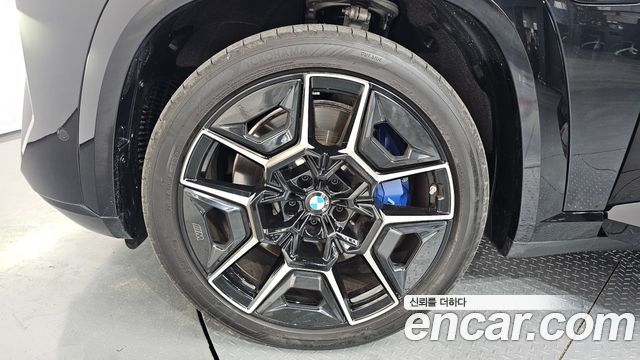 BMW XM G09 4.4 - фото 4