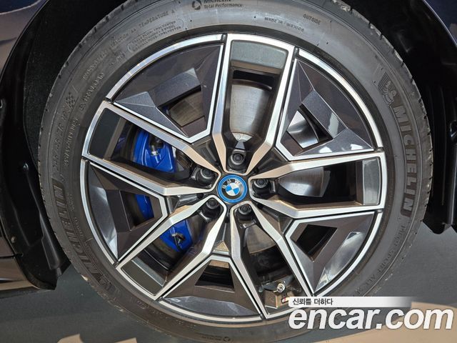 BMW i5 G60 eDrive 40 M Sport - фото 4
