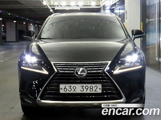 Lexus NX 300h Supreme - фото 1