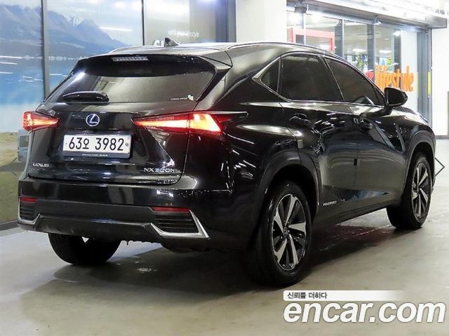 Lexus NX 300h Supreme - фото 3