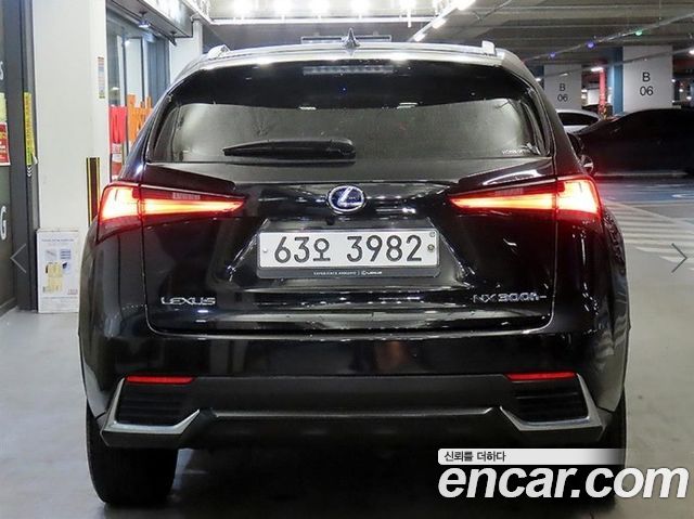 Lexus NX 300h Supreme - фото 4