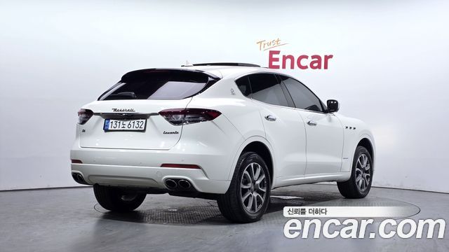Maserati Levante 3.0 Diesel AWD GranLusso - фото 1