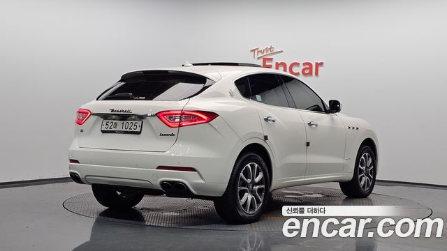 Maserati Levante 3.0 AWD GranLusso - фото 0