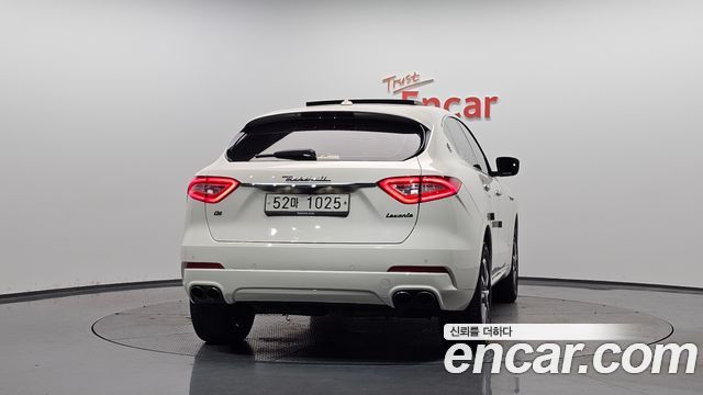Maserati Levante 3.0 AWD GranLusso - фото 2